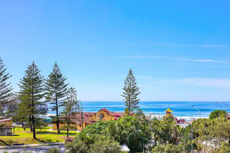 17/3 Cunningham Avenue, Main Beach QLD 4217