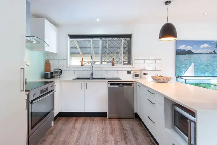 4 Poinsettia Parade, Varsity Lakes QLD 4227