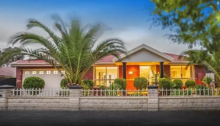 9 Rutherford Way, Roxburgh Park VIC 3064