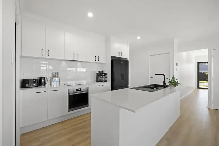 8 Tasman Street, Banya QLD 4551