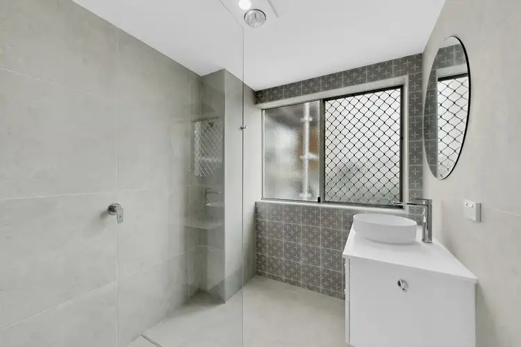 2/10 Caroline Street, Woody Point QLD 4019