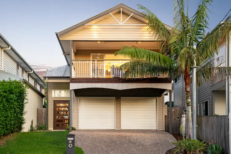 32 Molloy Road, Cannon Hill QLD 4170