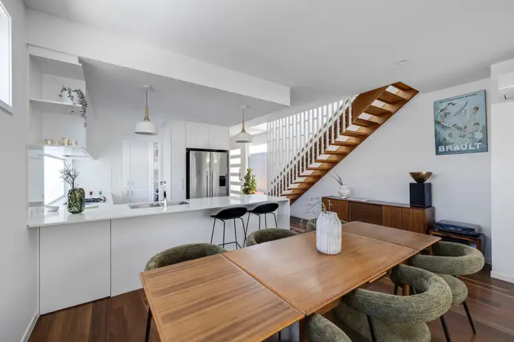 2/34 Naranga Avenue, Broadbeach Waters QLD 4218