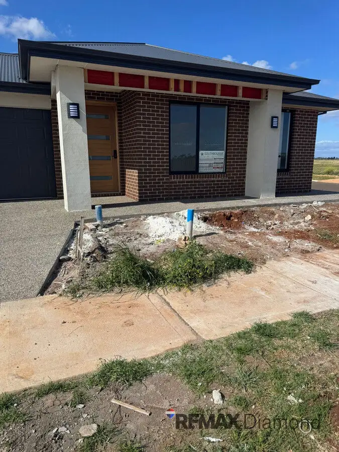 205 Whitecross Drive, Thornhill Park VIC 3335