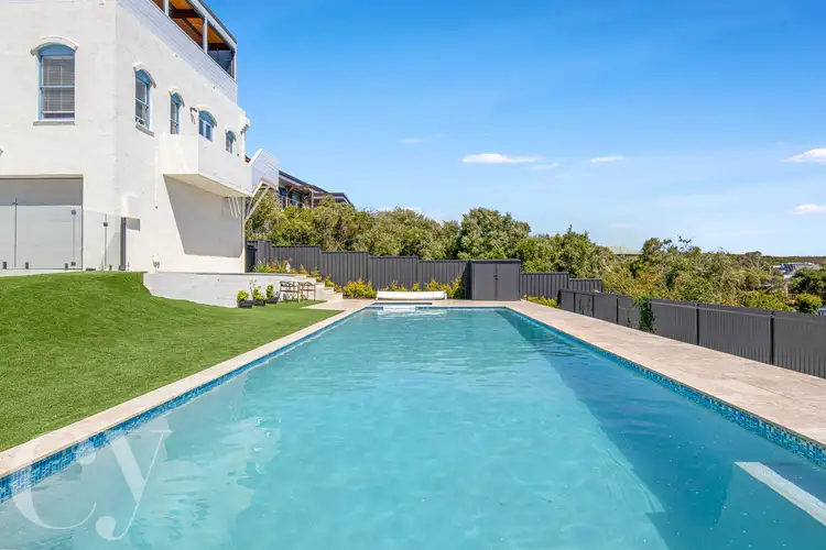 18 Freycinet Way
