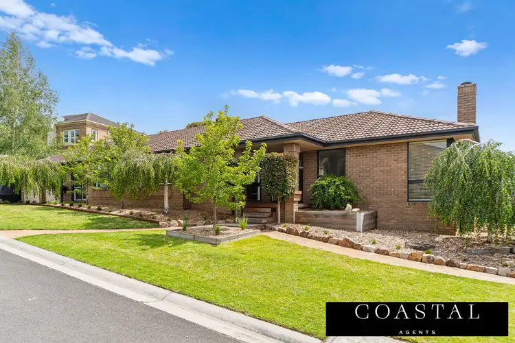 8 Mount Erin Crescent