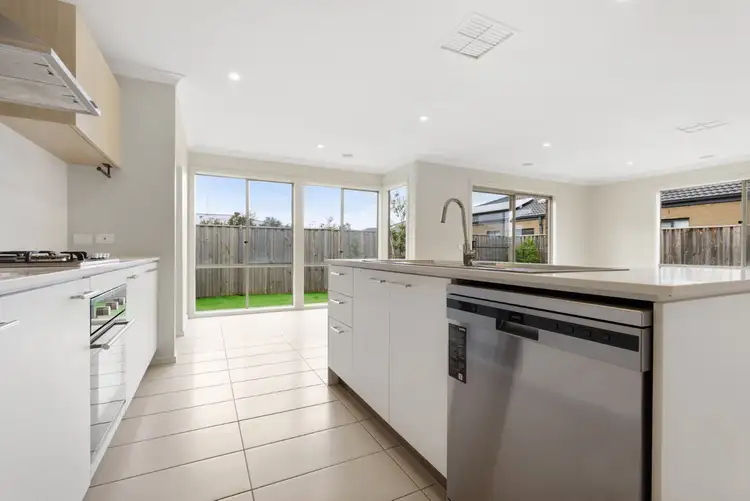 Fifth view of Homely house listing, 2 Rachel Way, Thornhill Park VIC 3335