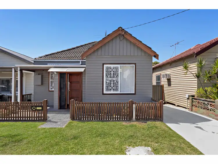 19 Clara Street, Mayfield East NSW 2304