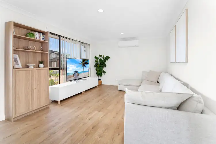 Second view of Homely semi-detached listing, 2/17 Sunnybank Crescent, Horsley NSW 2530