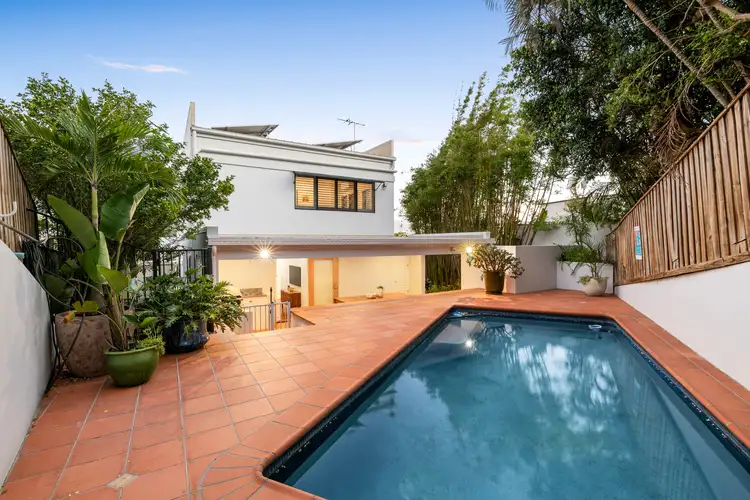 26 Byrne Parade, Balmoral QLD 4171