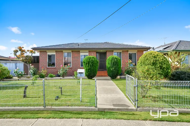 5 Seville Court, Meadow Heights VIC 3048