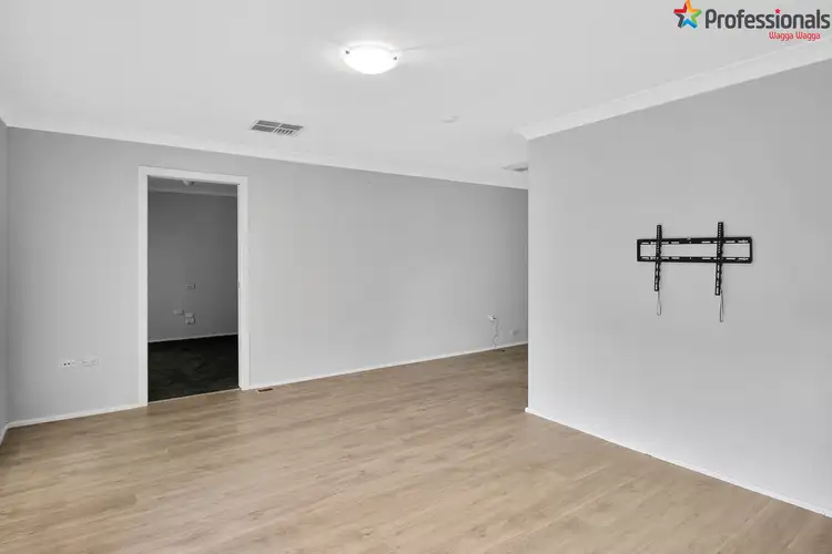 Second view of Homely house listing, 25 Cooinbil Crescent, Kooringal NSW 2650