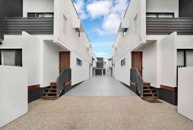 Second view of Homely townhouse listing, 4/32 Mcdonald Street, Hawthorne QLD 4171