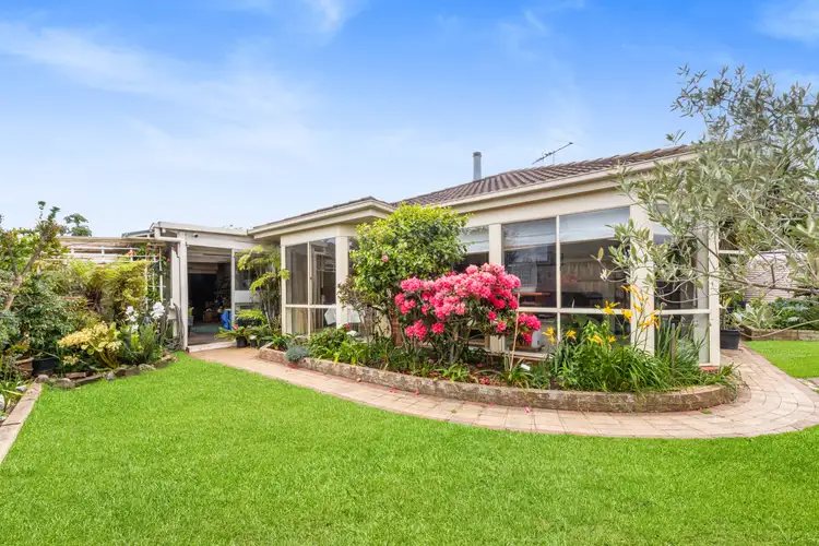 Fifth view of Homely house listing, 32 peveril Crescent, Cranbourne North VIC 3977