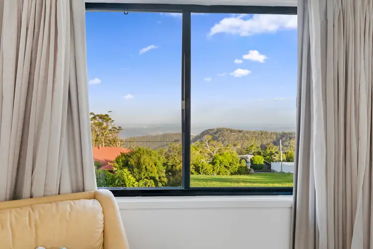 25 Paradise Drive, Tamborine Mountain QLD 4272