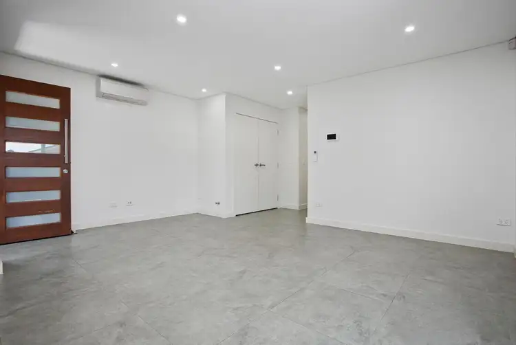 8B Austen Circuit, Oran Park NSW 2570