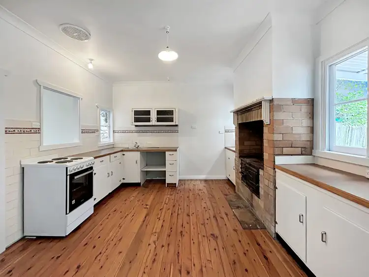 8 Woodford Avenue, Woodford NSW 2778