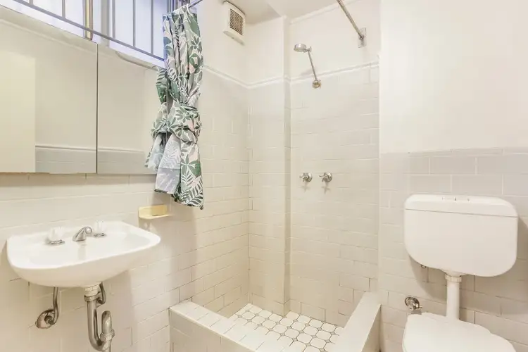 Third view of Homely studio listing, 102/4-14 Roslyn Gardens,, Elizabeth Bay NSW 2011