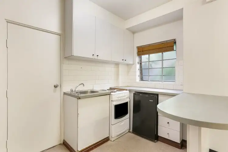 Fourth view of Homely studio listing, 102/4-14 Roslyn Gardens,, Elizabeth Bay NSW 2011