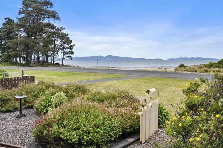 18 Esplanade, Swansea TAS 7190