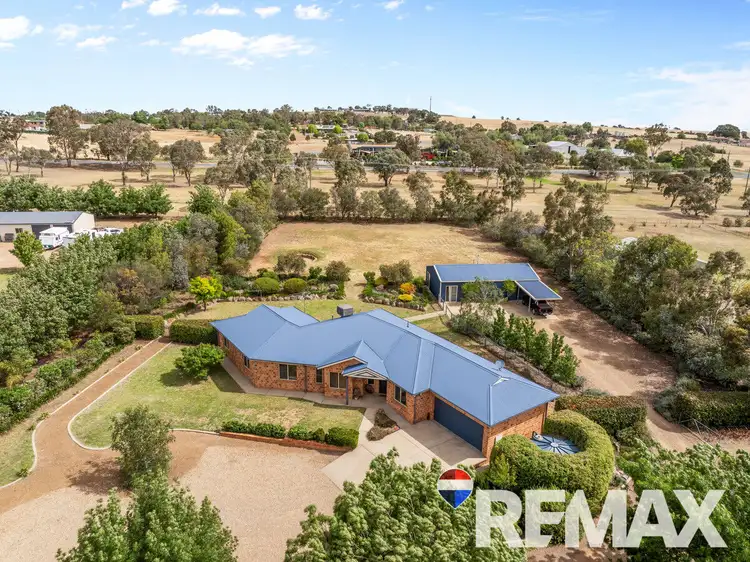 6 Loughan  Road, Junee NSW 2663