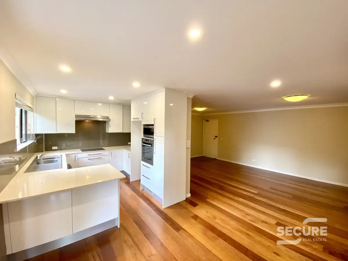 Main view of Homely unit listing, 4/33 Alexandra Avenue, Taringa QLD 4068