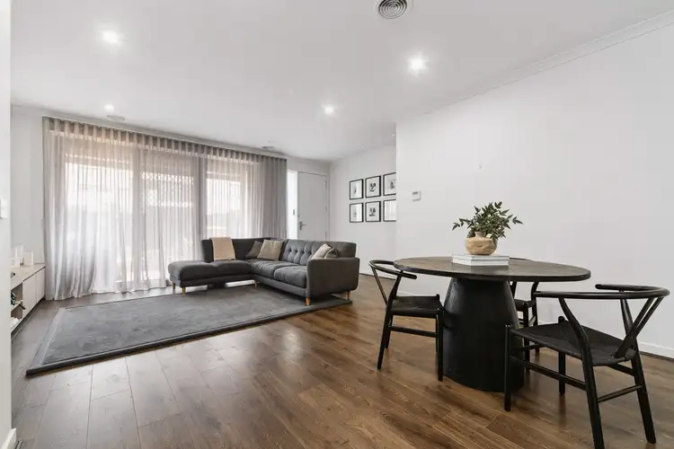 10 Surfers Crescent, Carrum Downs VIC 3201