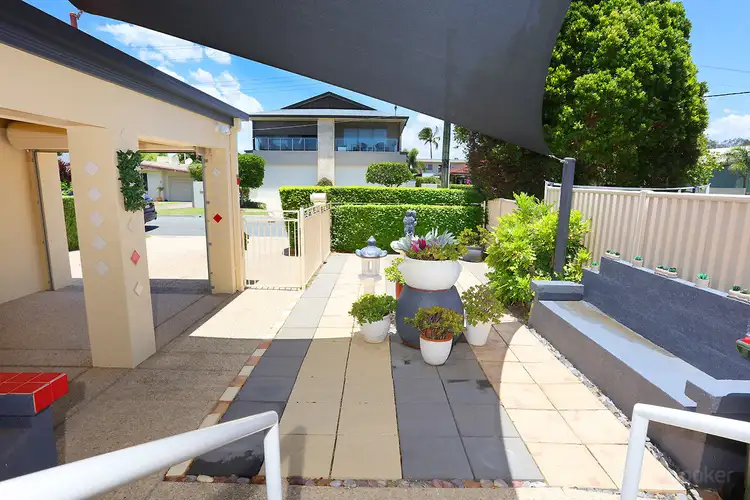 1/27 Eider Avenue, Paradise Point QLD 4216