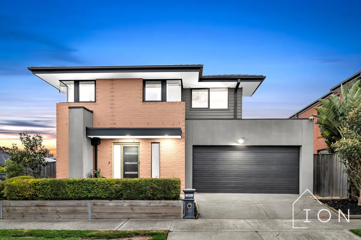 Main view of Homely house listing, 39 Royaloak Crescent, Cranbourne East VIC 3977