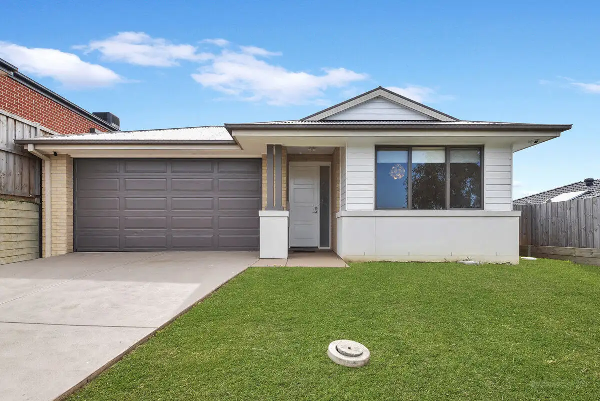Main view of Homely house listing, 10 Sunset Crescent, Pakenham VIC 3810