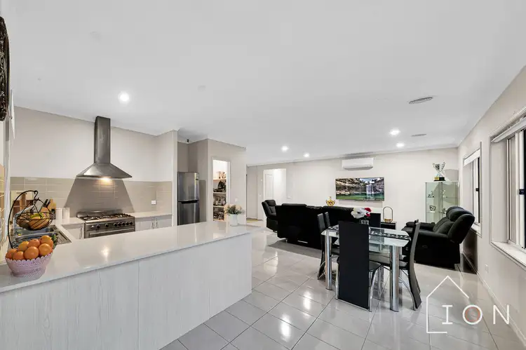 10 Morphetville Street, Clyde North VIC 3978