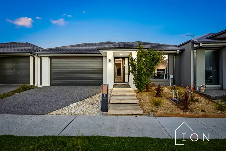 8 Limandus Crescent, Cranbourne South VIC 3977