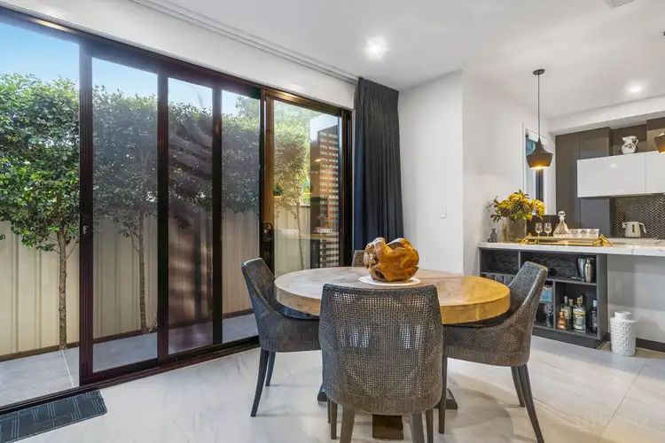 2/451 Pine Ridge Road, Runaway Bay QLD 4216