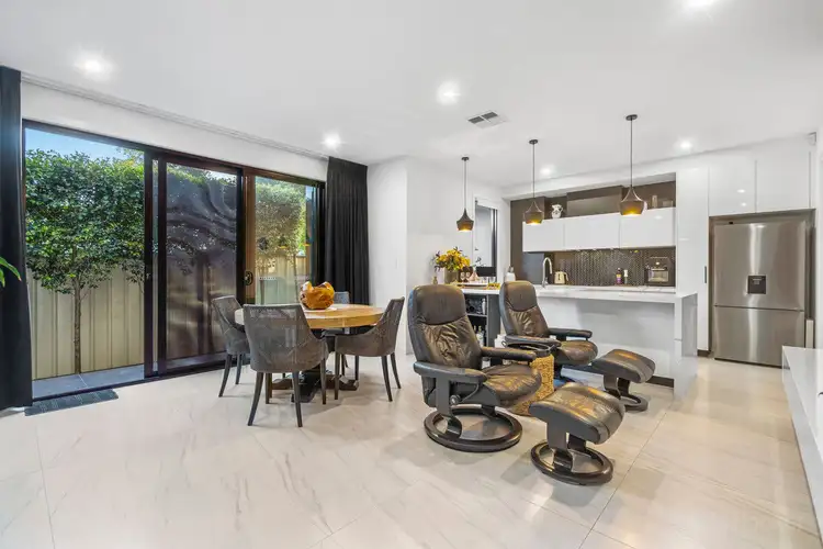 2/451 Pine Ridge Road, Runaway Bay QLD 4216