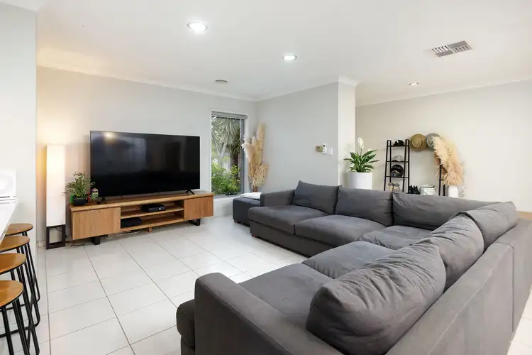 Fourth view of Homely townhouse listing, 2/17 Thorneycroft Avenue, Wodonga VIC 3690