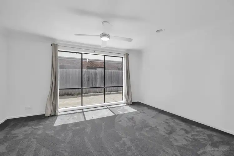 Fifth view of Homely house listing, 2 Lapis Street, Koo Wee Rup VIC 3981