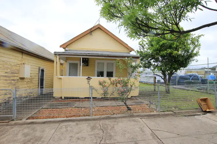 37 Ogilvie Street, Denman NSW 2328