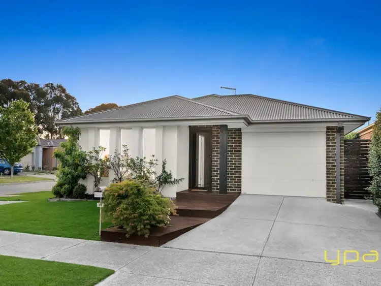 Second view of Homely house listing, 11 Cranbrook Circuit, Officer VIC 3809