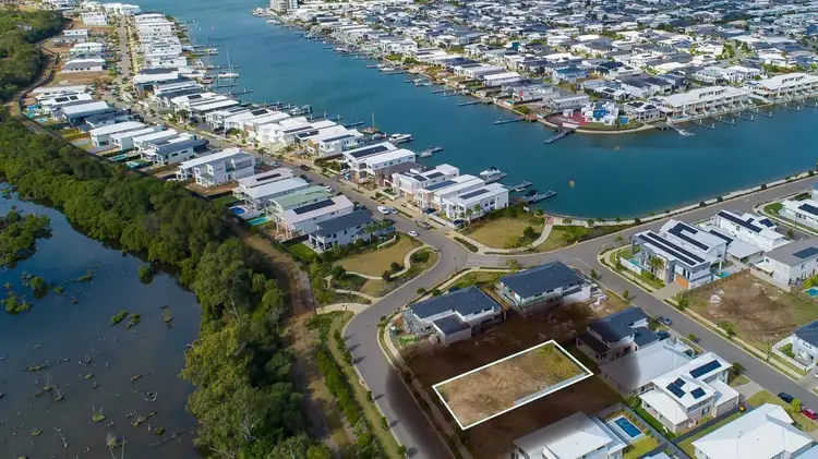 52 Coolum Parade, Newport QLD 4020