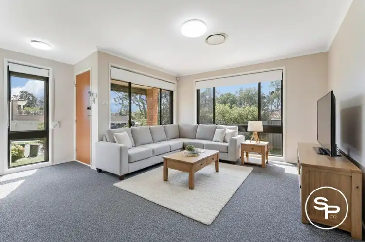 27 Hamlet Crescent, Rosemeadow NSW 2560