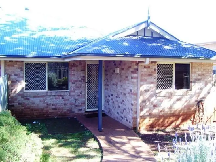 2/27 Gladstone Street, Newtown QLD 4350