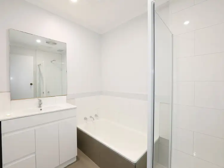 Fifth view of Homely unit listing, 10/28 Lucerne Avenue, Mornington VIC 3931