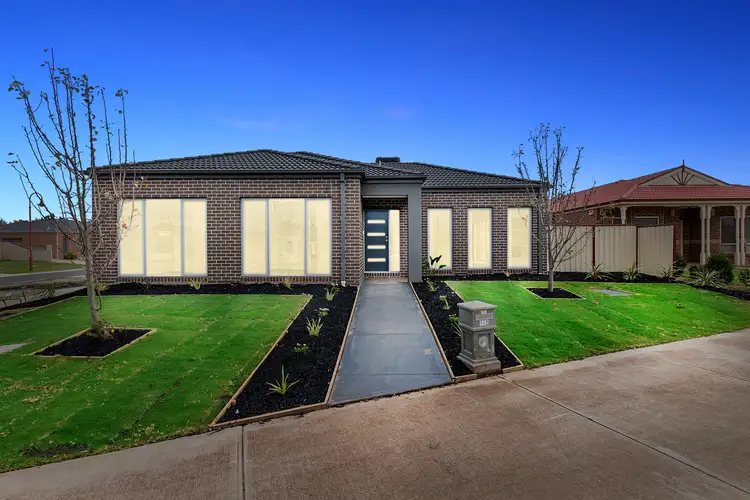 1/2 Fishburn Grove, Harkness VIC 3337
