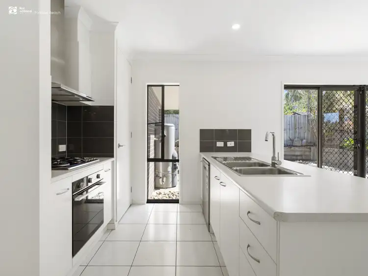 2/1 Arika Avenue, Ocean Shores NSW 2483