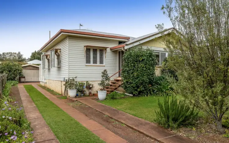 27 Collins Street, Mount Lofty QLD 4350