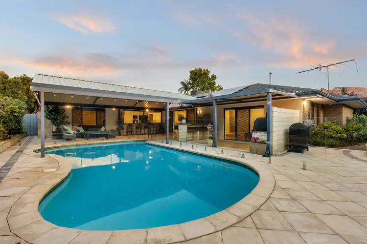 4 Cain Place, Leeming WA 6149