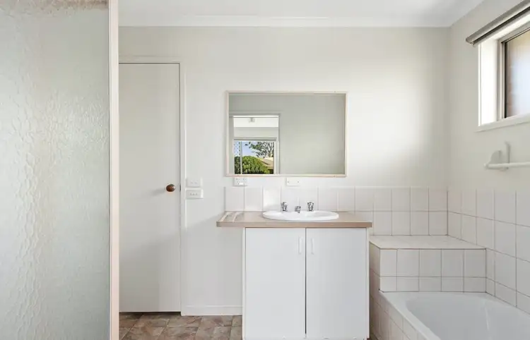 Fifth view of Homely house listing, 2 Wotan Court, Traralgon VIC 3844