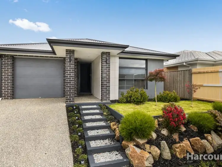 1 Dove Lane, Clyde North VIC 3978