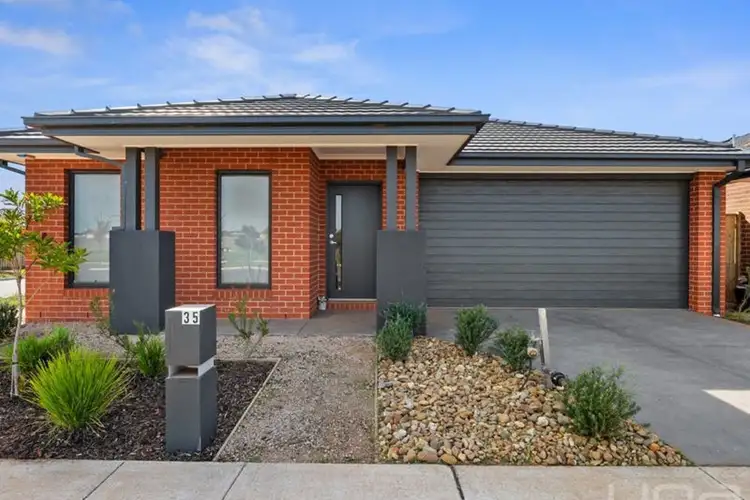 35 Lynwood Drive, Thornhill Park VIC 3335