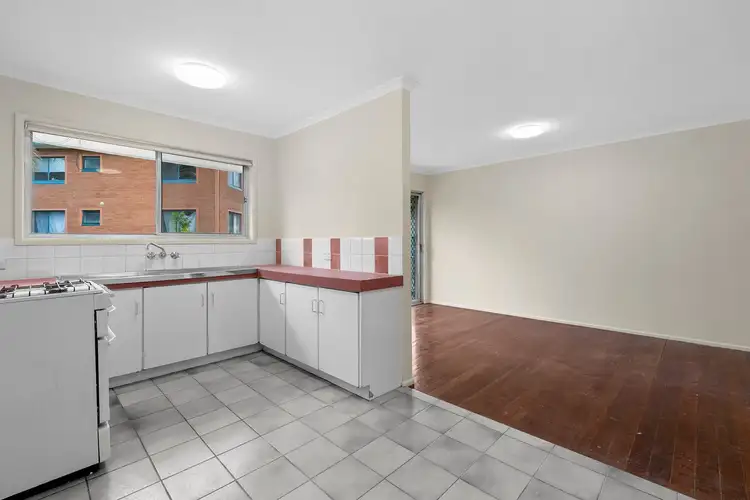 Third view of Homely unit listing, 4/10 Greenmeadow Road, Mansfield QLD 4122